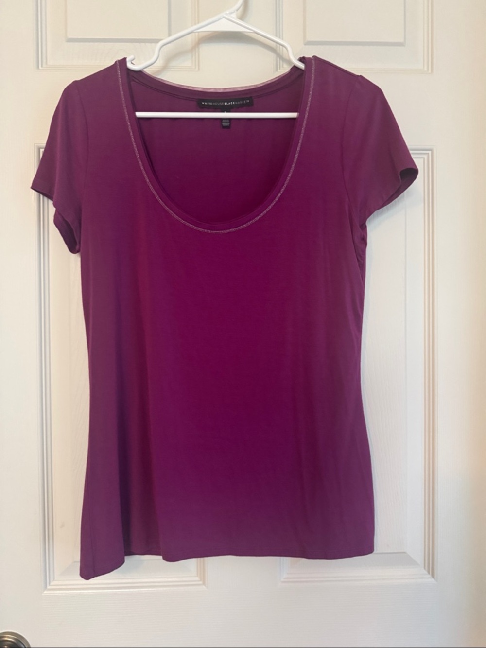 White House Black Market Short Sleeve Scoop Neck Top in Plum/Berry